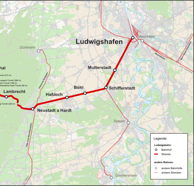 Karte von Ludwigshafen, Deutschland, mit einer roten Linie, die die Bahnroute markiert, und Text, der Details zur Bahnlänge, -distanz und Sehenswürdigkeiten enthält.