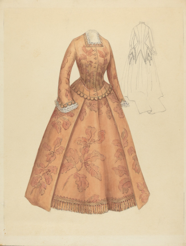 Ein detailliertes Kostümdesign aus dem 18. Jahrhundert, das ein bodenlanges Kleid mit hohem Kragen, einem floral gemusterten Oberteil in Rosa, Lila und Blau sowie einem Spitzenbesatz am Rock zeigt.
