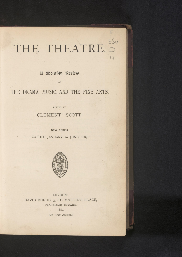 Titelbild eines aufgeschlagenen Buches mit dem Titel "The Theatre: A Monthly Review of the Drama, Music, and the Fine Arts" mit einer Seite mit Text und Logo.
