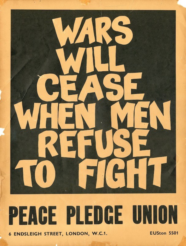 Fetter schwarzer Text auf einem weißen Hintergrund liest "Kriege werden aufhören, wenn Männer sich weigern zu kämpfen", ein Aufruf zum Handeln gegen den Krieg und für den Frieden.