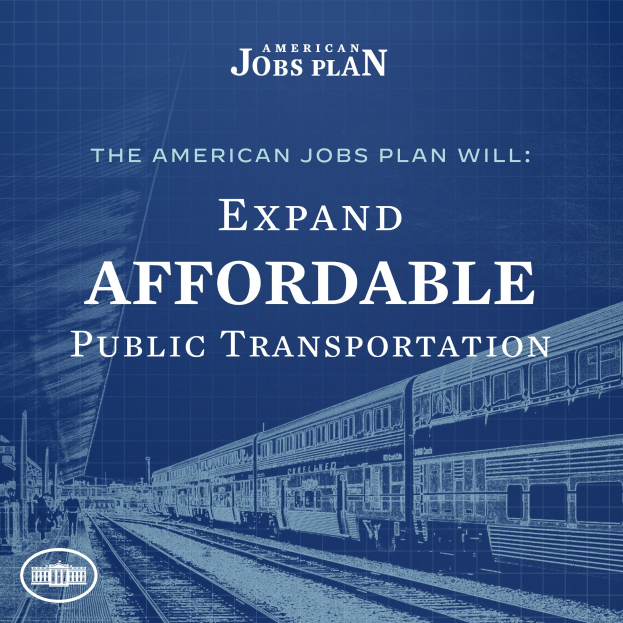 Ein Plakat mit einem Zug auf Schienen und Menschen in der Nähe, der Text lautet "The American Jobs Plan Will Expand Affordable Public Transportation".