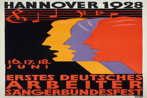 Ein Vintage-Plakat f├╝r das Hannover 1928 Erstes Deutsches Arbeiter Sangerbundesfest, das drei zentrale Figuren und Text ├╝ber das Ereignis zeigt.