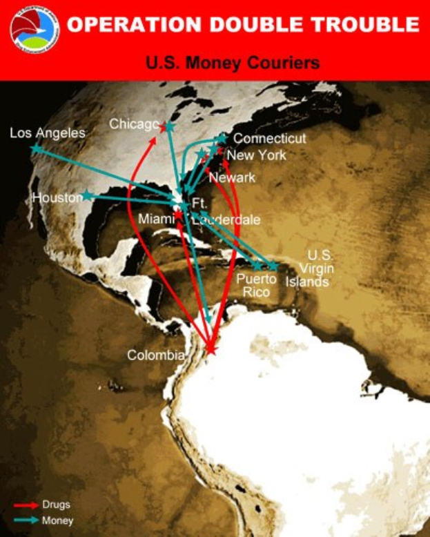 Plakat mit der Aufschrift "Operation Double Trouble: US-Geldkurier" mit einer Karte der USA, die in zwei Abschnitte unterteilt ist: einer, der die Route der US-Geldkurier zeigt, und einem, der die Standorte der Geldtransportunternehmen zeigt, mit fetter schwarzer Schrift auf einem weißen Rand.