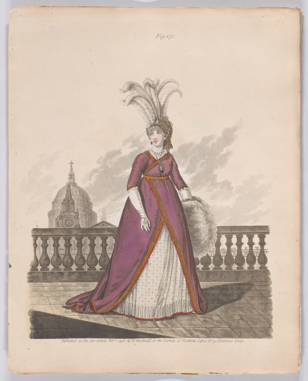 Frau in einem violetten und weißen Federkleid, die vor einem Gebäude mit Wolken am Himmel steht, beschriftet mit 'Fashion of New York, New York Street, 1790' unten.