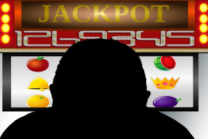 Ein Mann, der ein Online-Spielautomaten-Spiel mit 'Jackpot' spielt, umgeben von fücht-themen Symbolen auf einer digitalen Casino-Oberfläche.